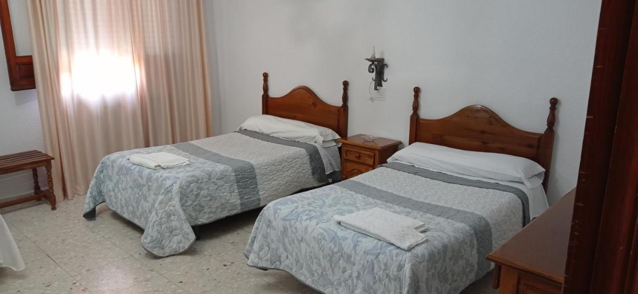 Hostal Gran Capitan Bargas Exteriör bild