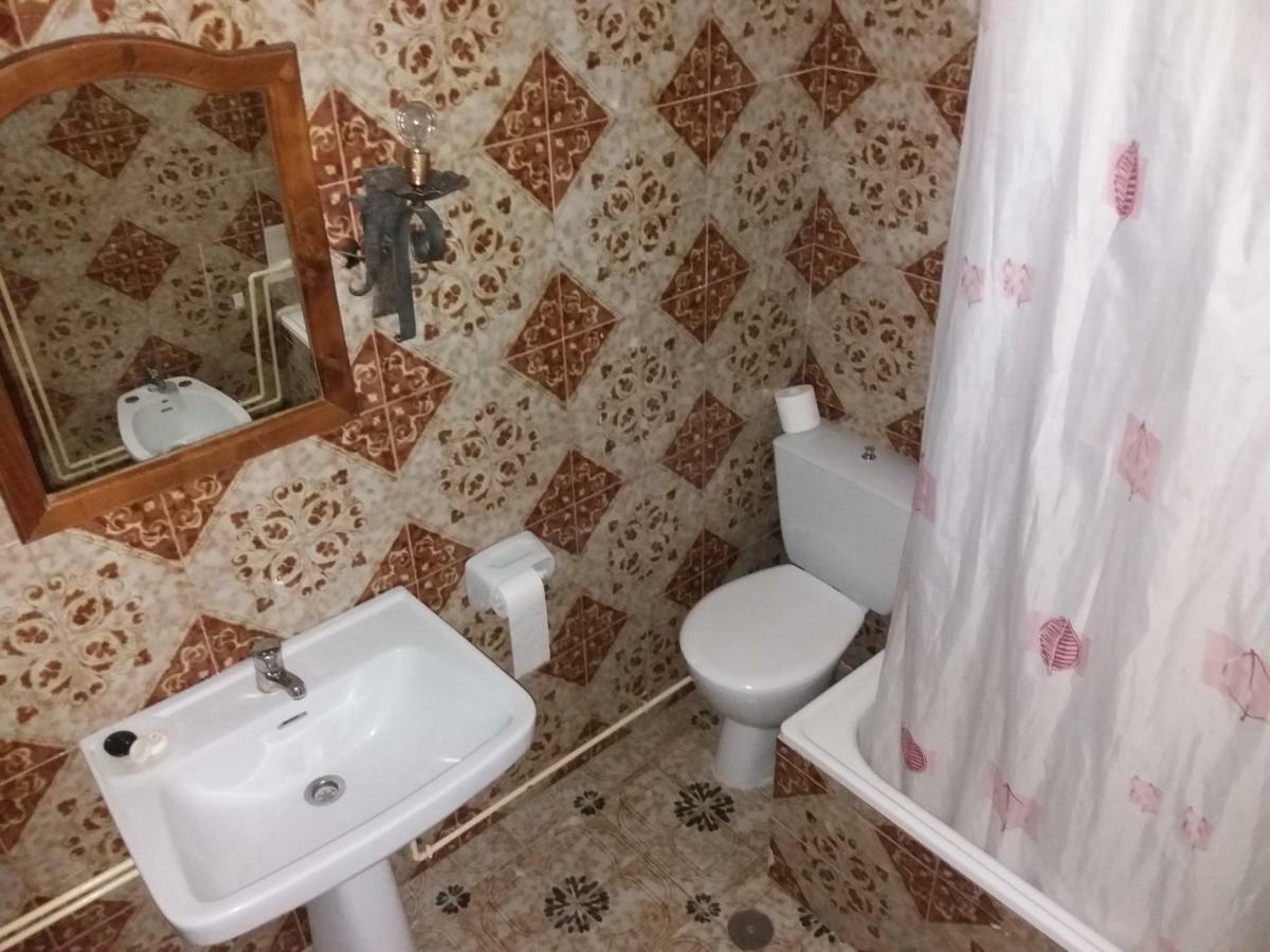 Hostal Gran Capitan Bargas Exteriör bild